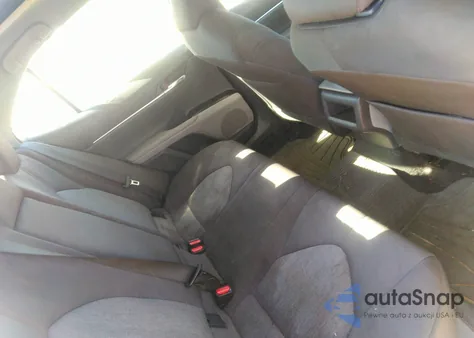 2018 Toyota Camry Le z USA, uszkodzony, nr VIN 4T1B11HK3JU052925